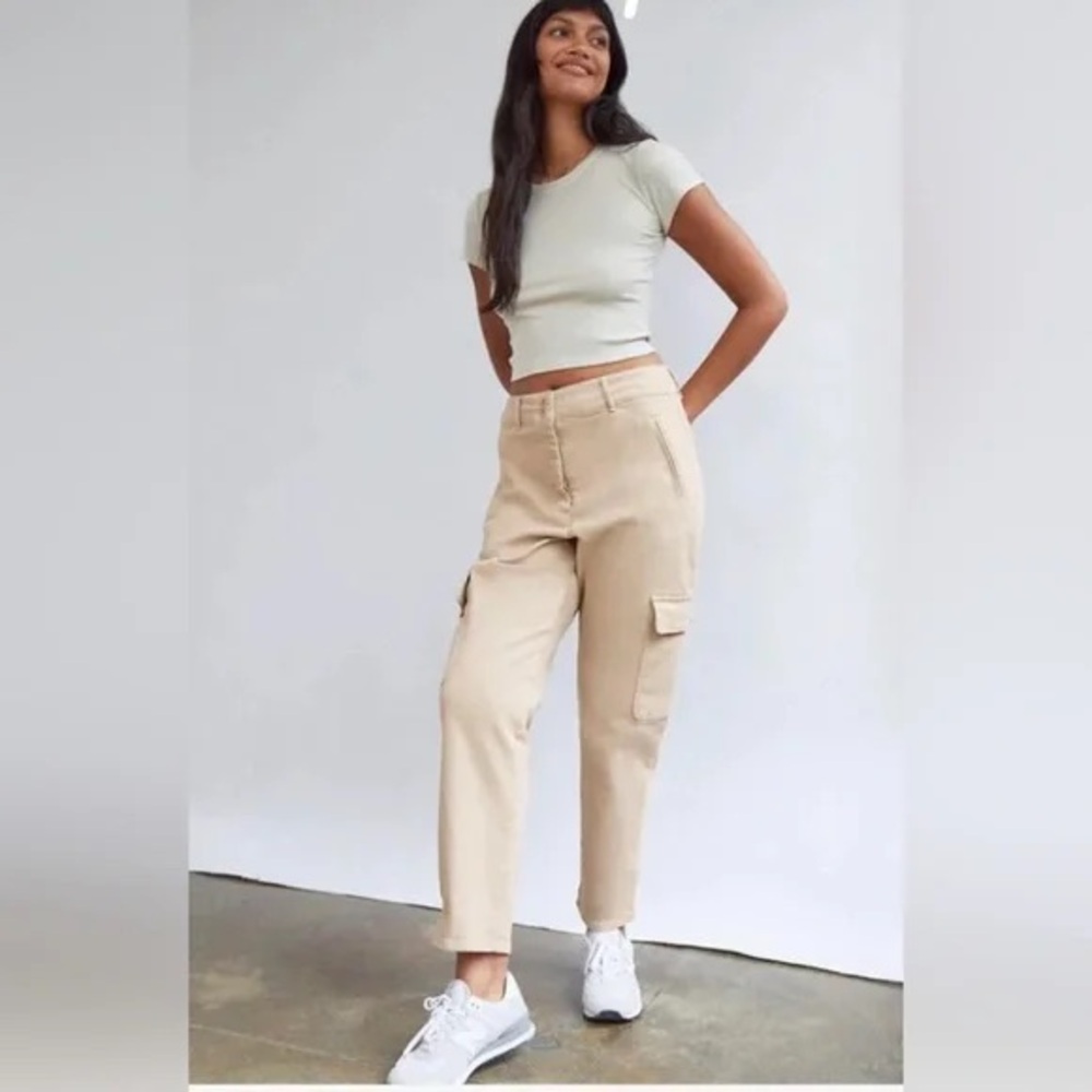 Aritzia Wilfred Free Modern Cargo Pants Tan Beige High Rise Size 00